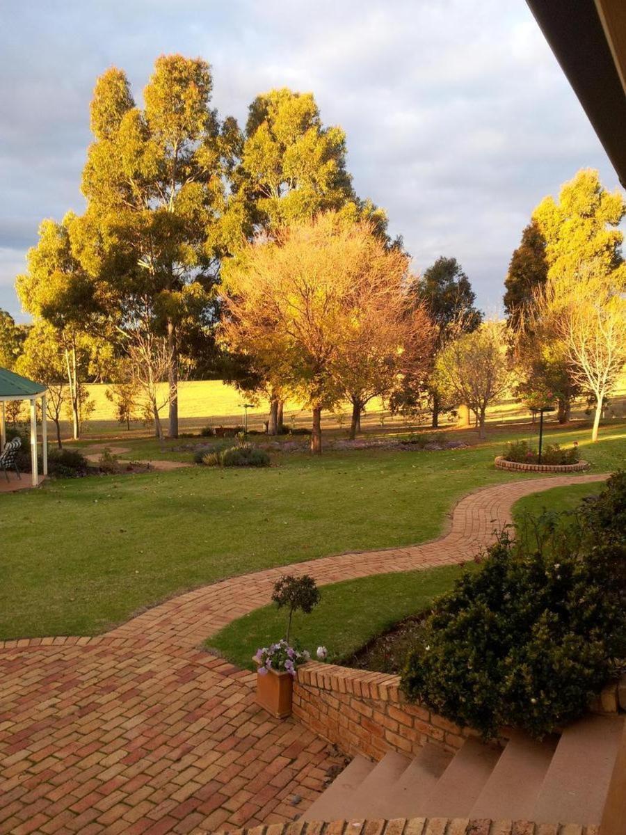 לינה וארוחת בוקר דובו Pericoe Retreat מראה חיצוני תמונה