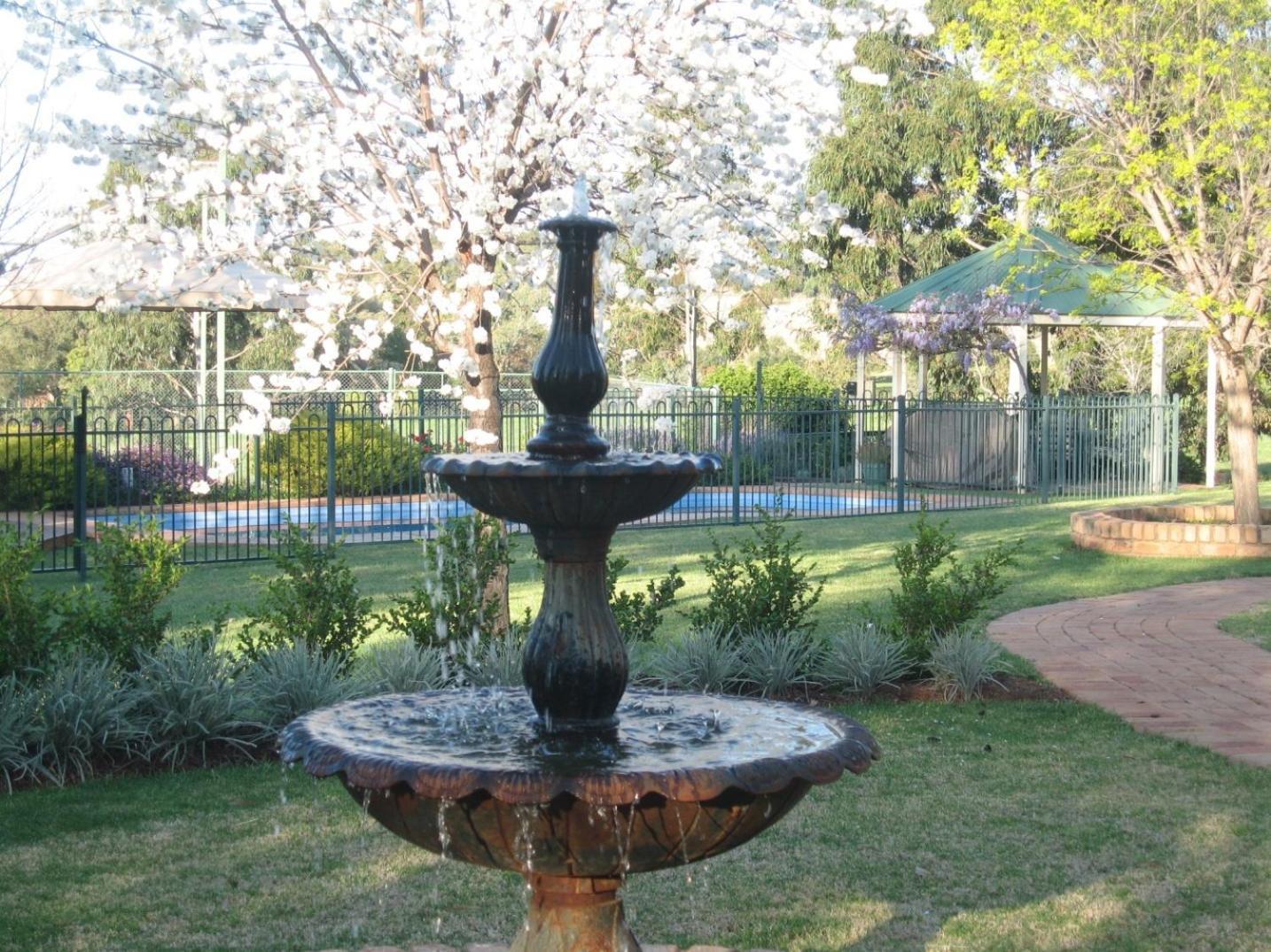 לינה וארוחת בוקר דובו Pericoe Retreat מראה חיצוני תמונה