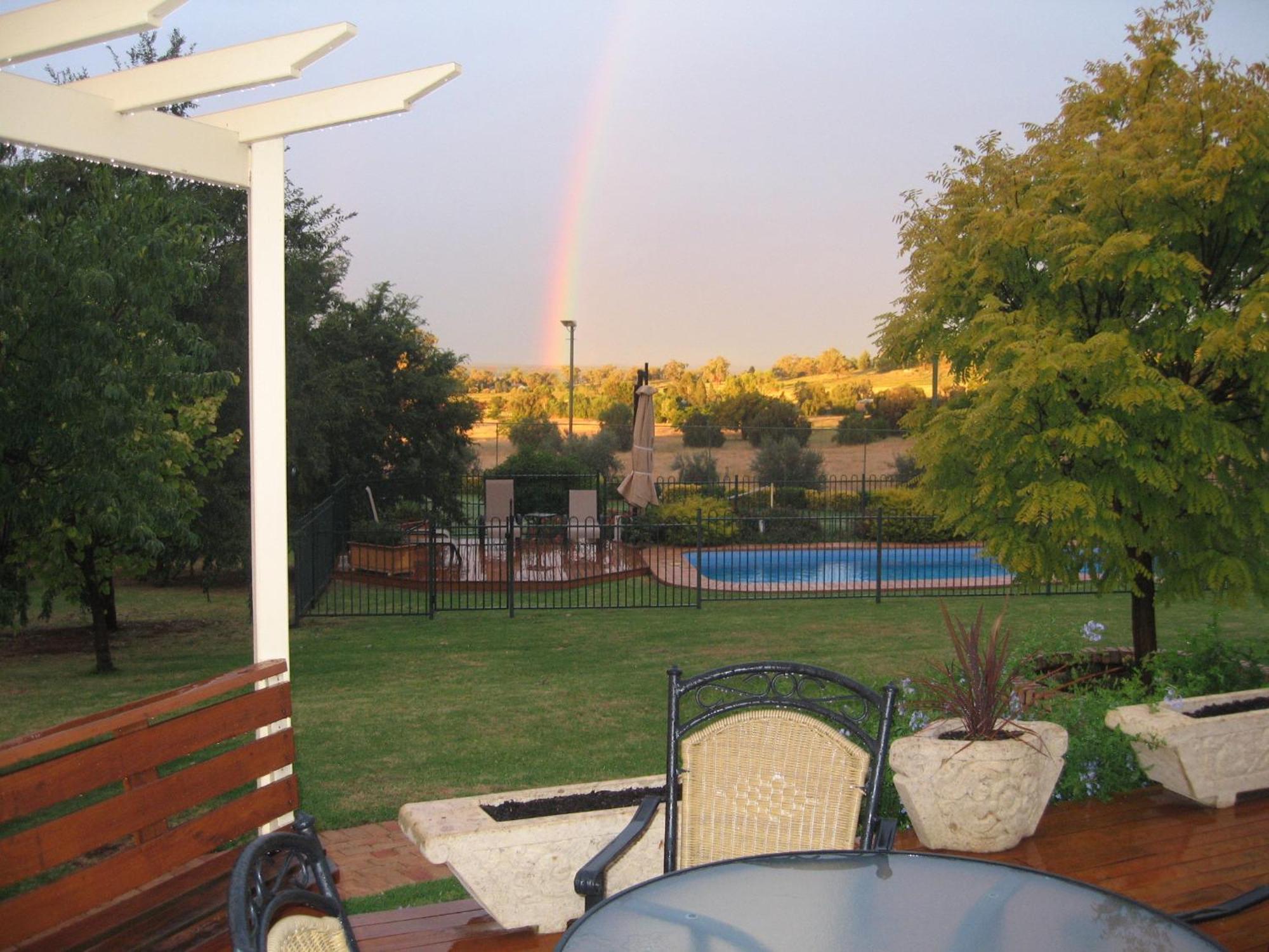 לינה וארוחת בוקר דובו Pericoe Retreat מראה חיצוני תמונה