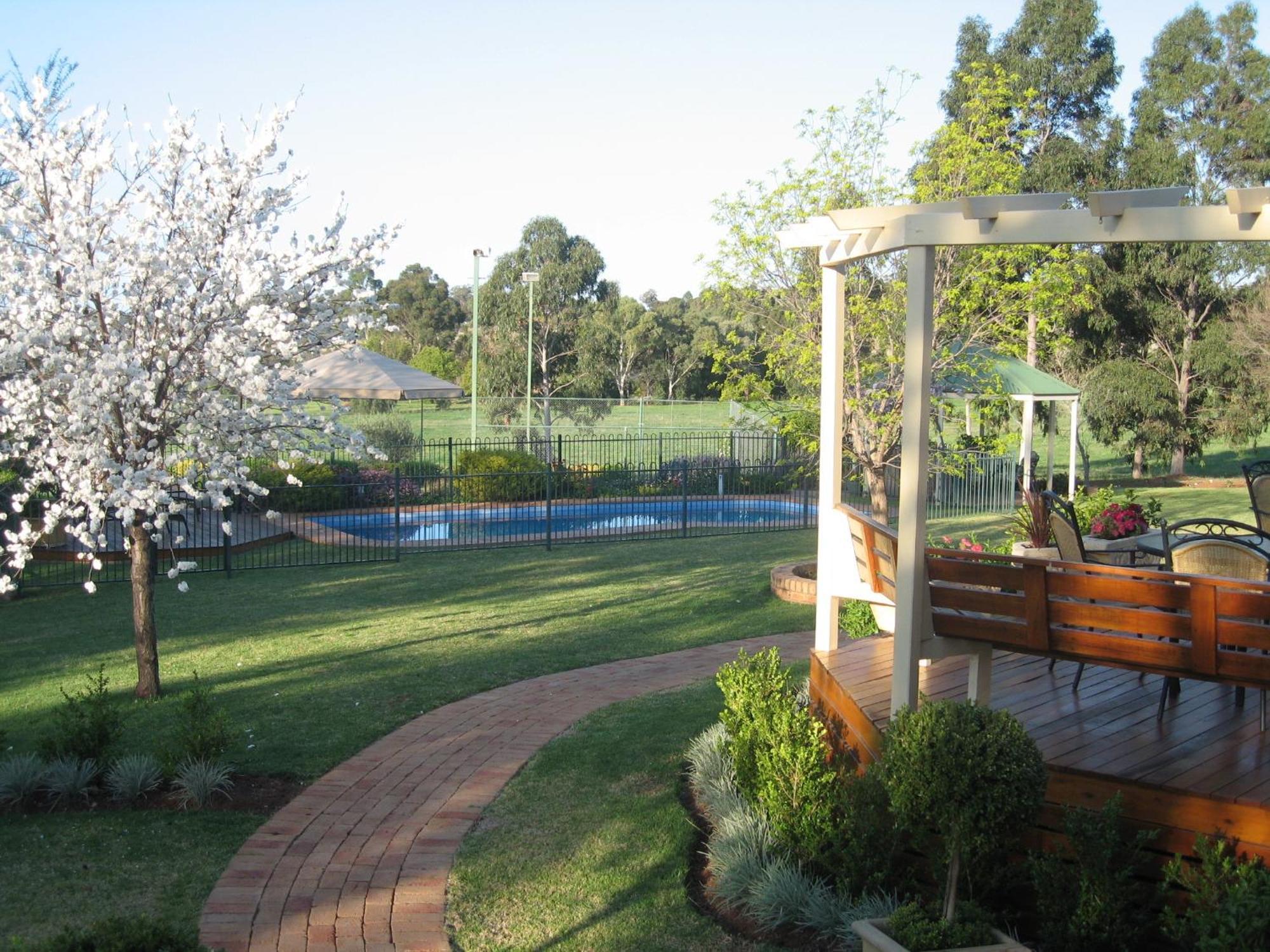 לינה וארוחת בוקר דובו Pericoe Retreat מראה חיצוני תמונה